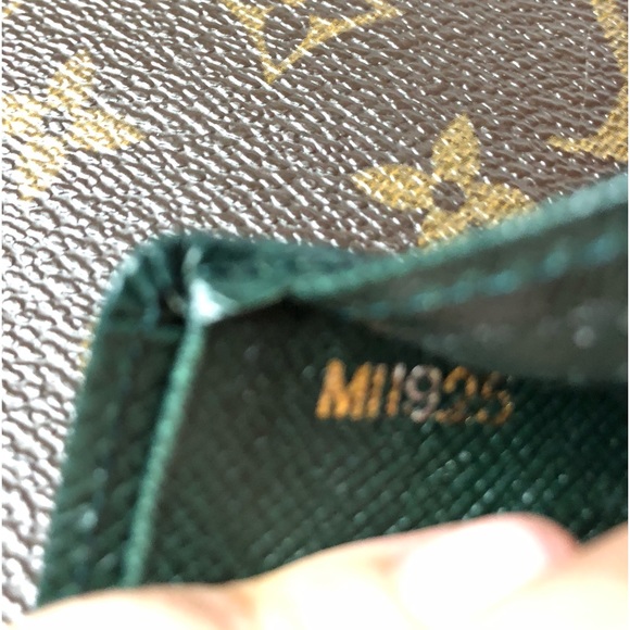 Louis Vuitton Taiga Leather Bifold Wallet Forest Green - Picture 11 of 14